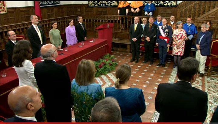 CulturaUCAB's tweet photo. ¡Enhorabuena! Rafael Cadenas, nuestro poeta, ha recibido, de manos de los Reyes de España, el Premio Cervantes 2022. 
🎊🥇🎆
#CervantesCadenas
#CadenasCervantes 
#FlorecemosEnUnAbismo
#DiadelLibro2023 https://t.co/cXMTD9WaMi