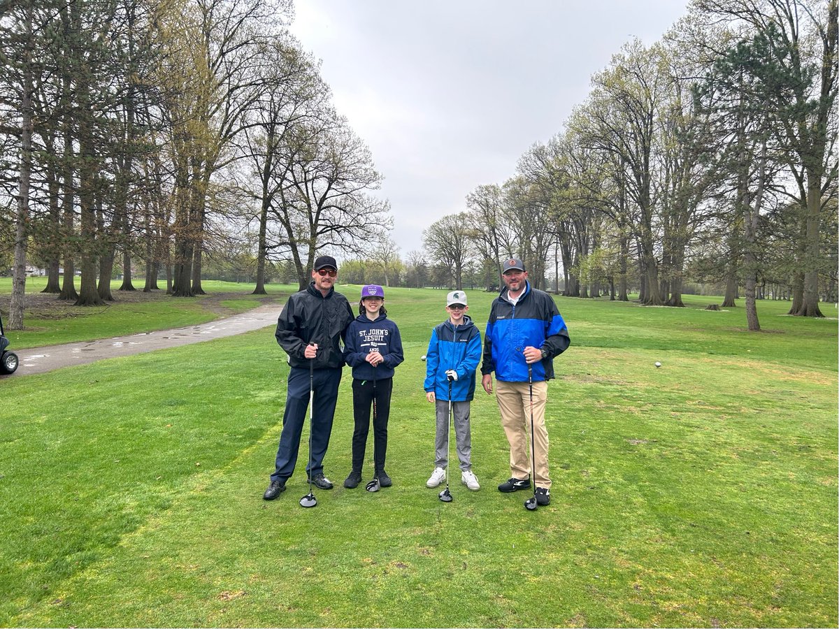 SJJAcademy04's tweet photo. Thank you to all the families that came out to our Parent-Son Golf Scramble. We had an exciting finish with the Fitzgeralds defeating the Kazmierczaks in a putt off. https://t.co/nsxakNunGX