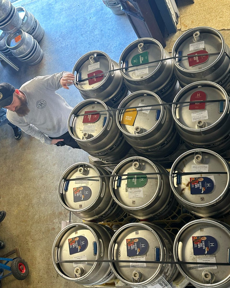 Sending some pallets down South…zoom in for a sneak peek of our Coronation beer 👀 👑 ⁣
⁣
#harrogatebrewery #harrogatebrewingcompany #harrogate #knaresborough #yorkshirebeer #beerpallet #coronation #coronationbeer