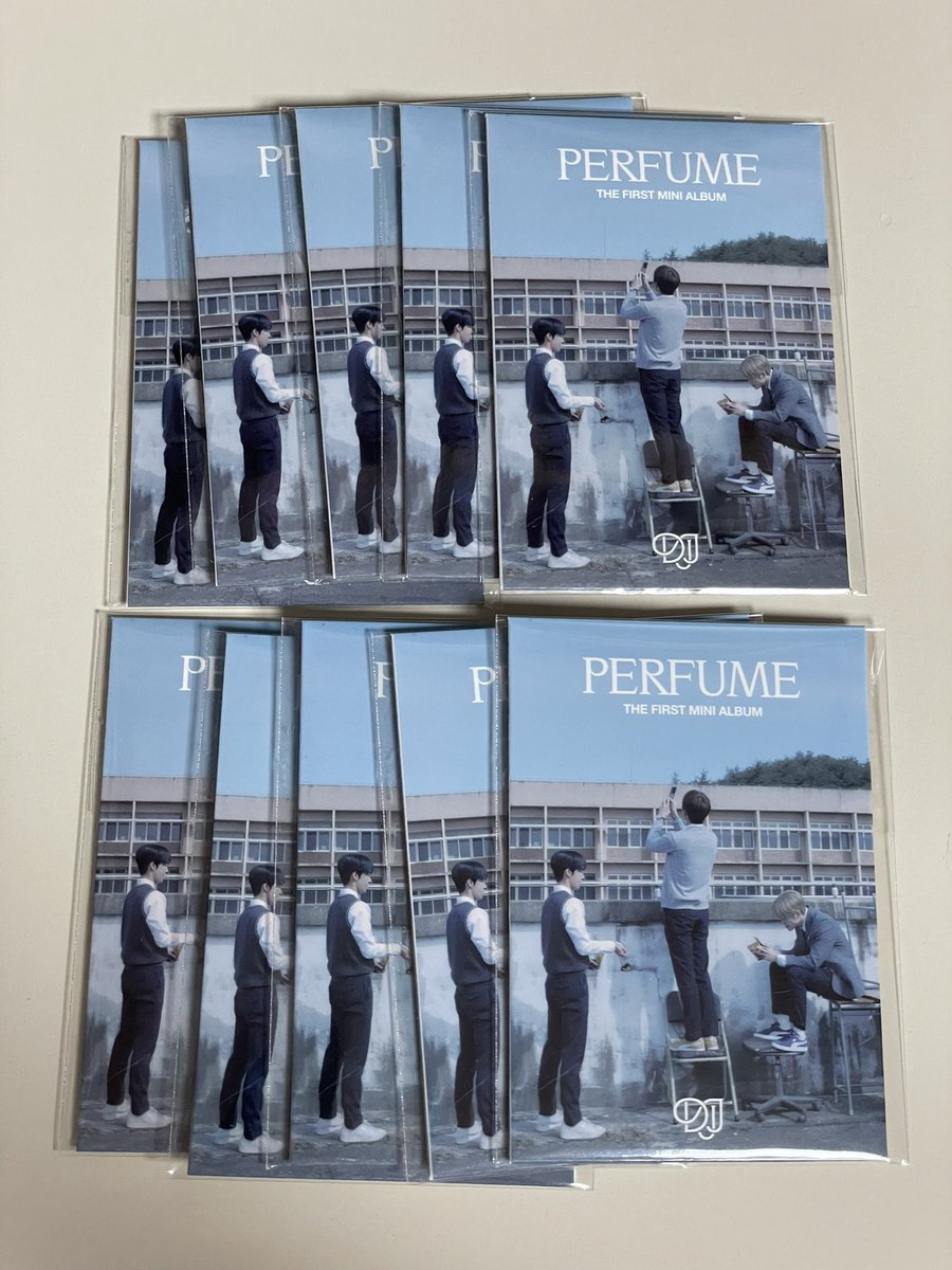 sellbuy02's tweet photo. 도재정 팝업 트레카 미개봉 양도

⭕️10개 일괄 6.0⭕️

NCT DJJ doyoung jaehyun jungwoo pop up store md photo card random pack special pvc pcs sell 도영 재현 정우 퍼퓸 현대백화점 사운드웨이브 사웨 플래그십 스토어 엠디 랜덤팩 컨포 셀포 학생증 단체 유닛 증사 포카 포토카드 트레이딩 카드 https://t.co/2C8IG3Qmwh