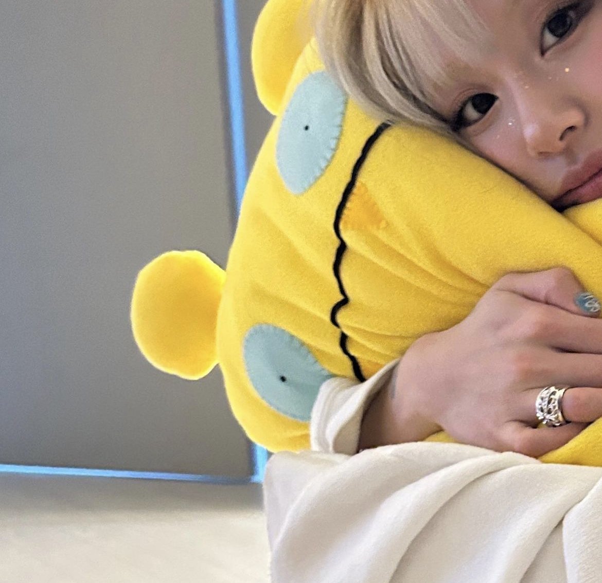 SubjectKpop's tweet photo. Chaeyoung's Instagram update

Thank you to all who wished me happy birthday🤍*･゜ﾟ･*:.｡..｡.:*･'*:.｡. .｡.:*･゜ﾟ･* it was a happy day🍓"

#TWICE #트와이스 @JYPETWICE https://t.co/RkJqAMK9D4