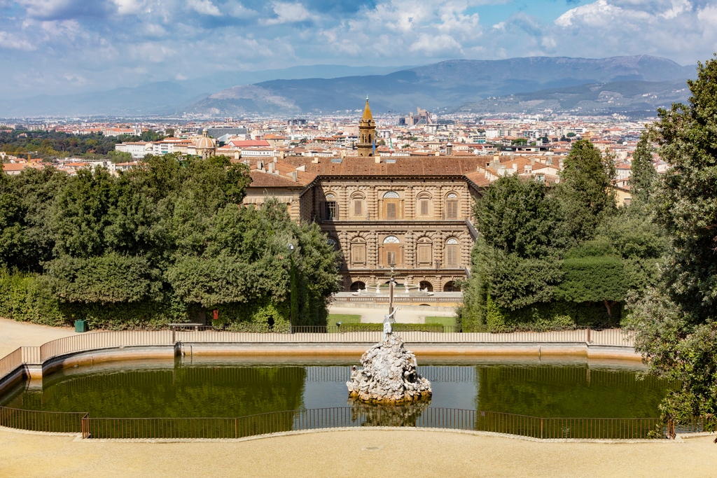 UffiziGalleries's tweet photo. #Prendinota Per accogliere i visitatori che hanno deciso di farci visita nel ponte a ridosso della festa nazionale, il #24aprile gli #Uffizi e il #GiardinodiBoboli sono eccezionalmente aperti, mentre il #25aprile sono aperti, e ad ingresso gratuito, Uffizi, #PalazzoPitti e Boboli https://t.co/fRfztOjbWP