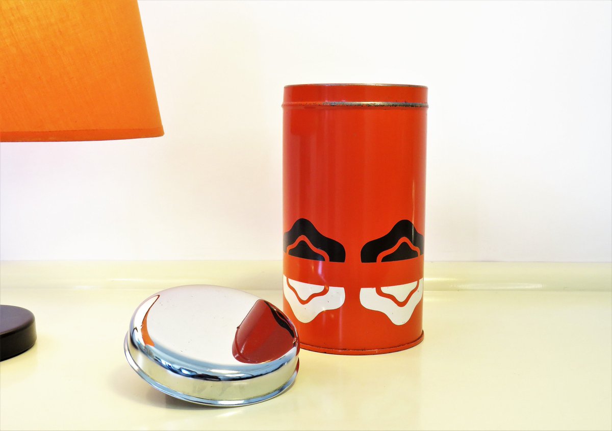 MaLanterne's tweet photo. Vintage Tin Box, Decorative Round Box With Lid and Biscuit Hook, Orange Color, Biscuit Rusk Crispbakes, Kitchen Metal Tin Container, 70s https://t.co/e7GgvIOGWH #Music #Free shipping #Summerdress #Vintage #Gardening #Sales #Retro #Home decor #TinBoxes https://t.co/1ncC9AViED