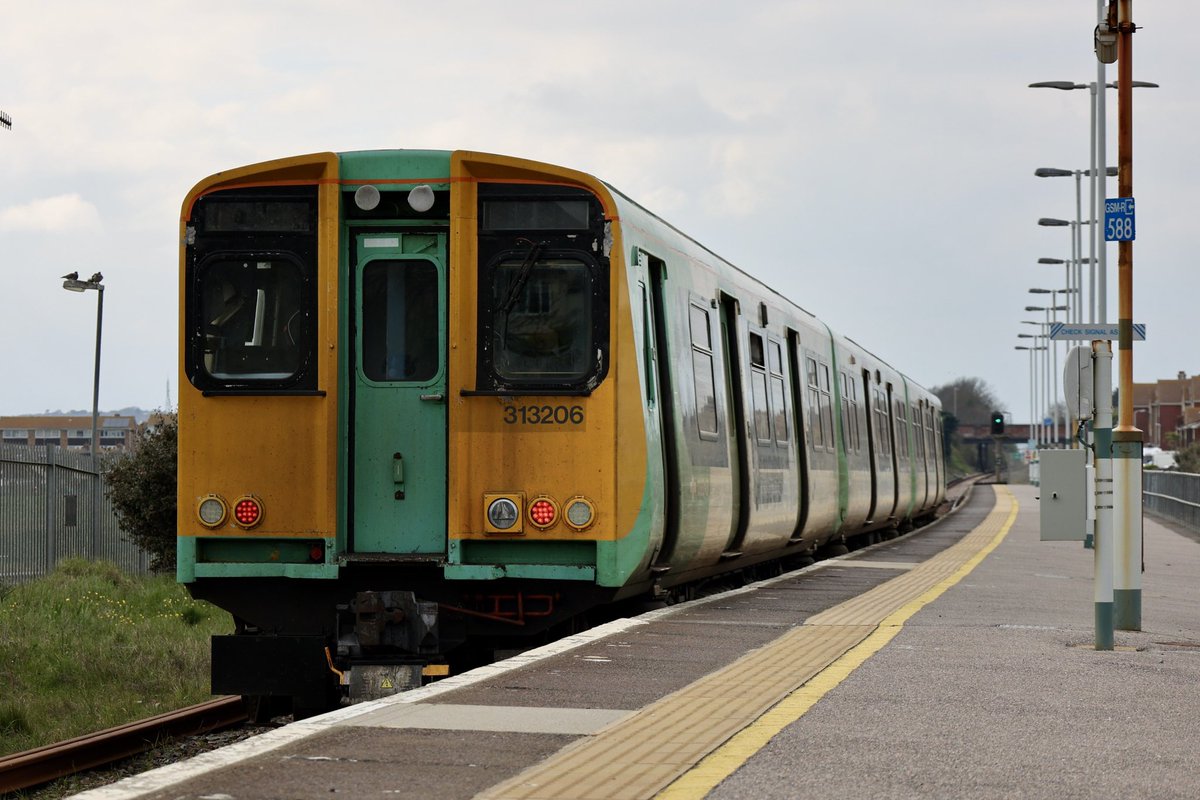 brownandrew15's tweet image. 313206 at #Seaford. #Class313