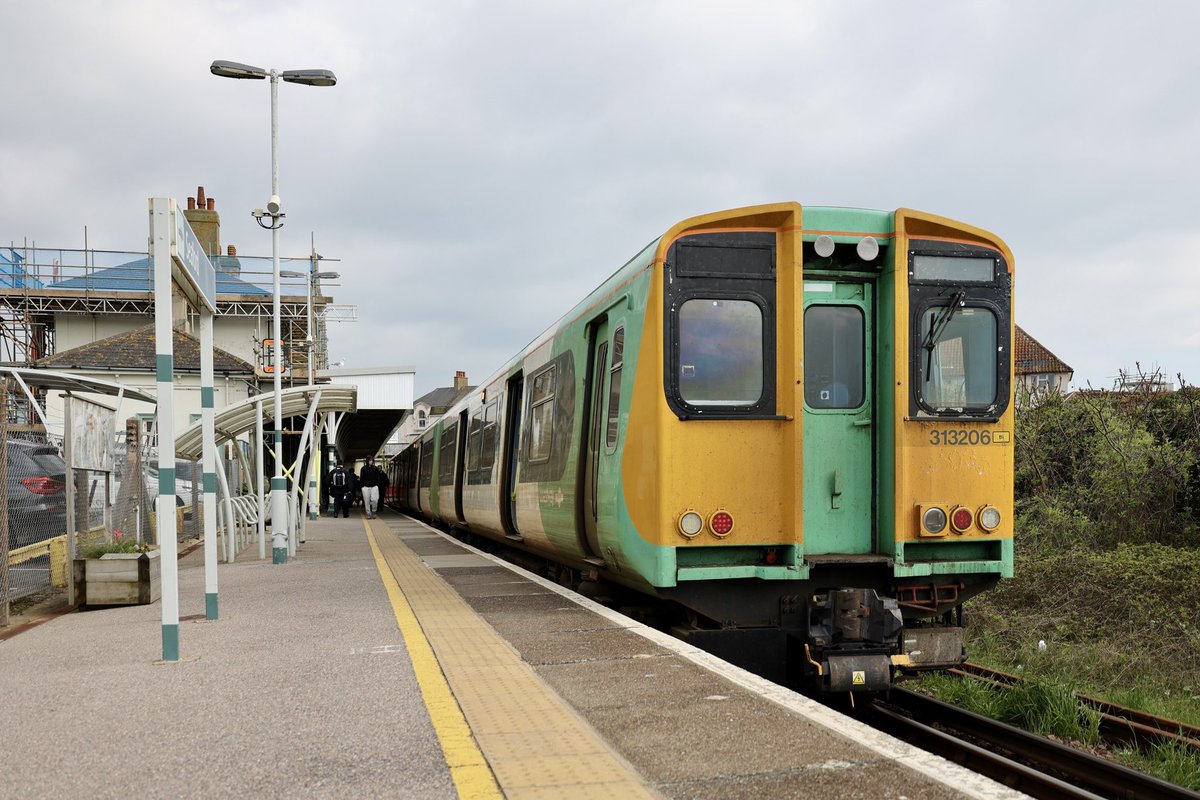 brownandrew15's tweet image. 313206 at #Seaford. #Class313