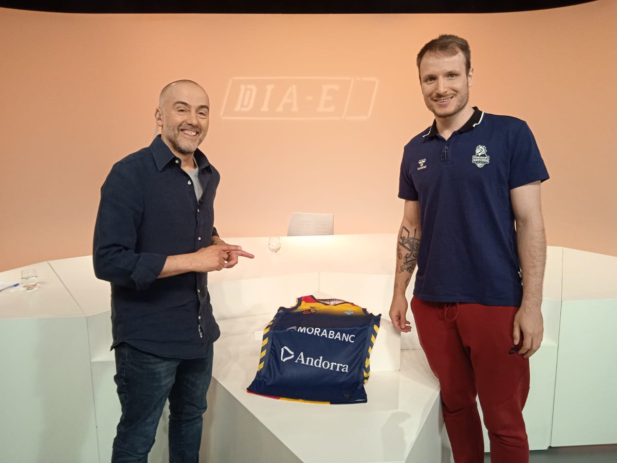 rtvandorra's tweet photo. ▶️Ja som #endirecte al #DiaERTVA 👇
👉Avui ens visita a la primera part del programa @rafaluz55 del @morabancandorra 🏀
📌Segueix l'entrevista per ATV i https://t.co/klszZHxKGR https://t.co/QhbQAma2Po