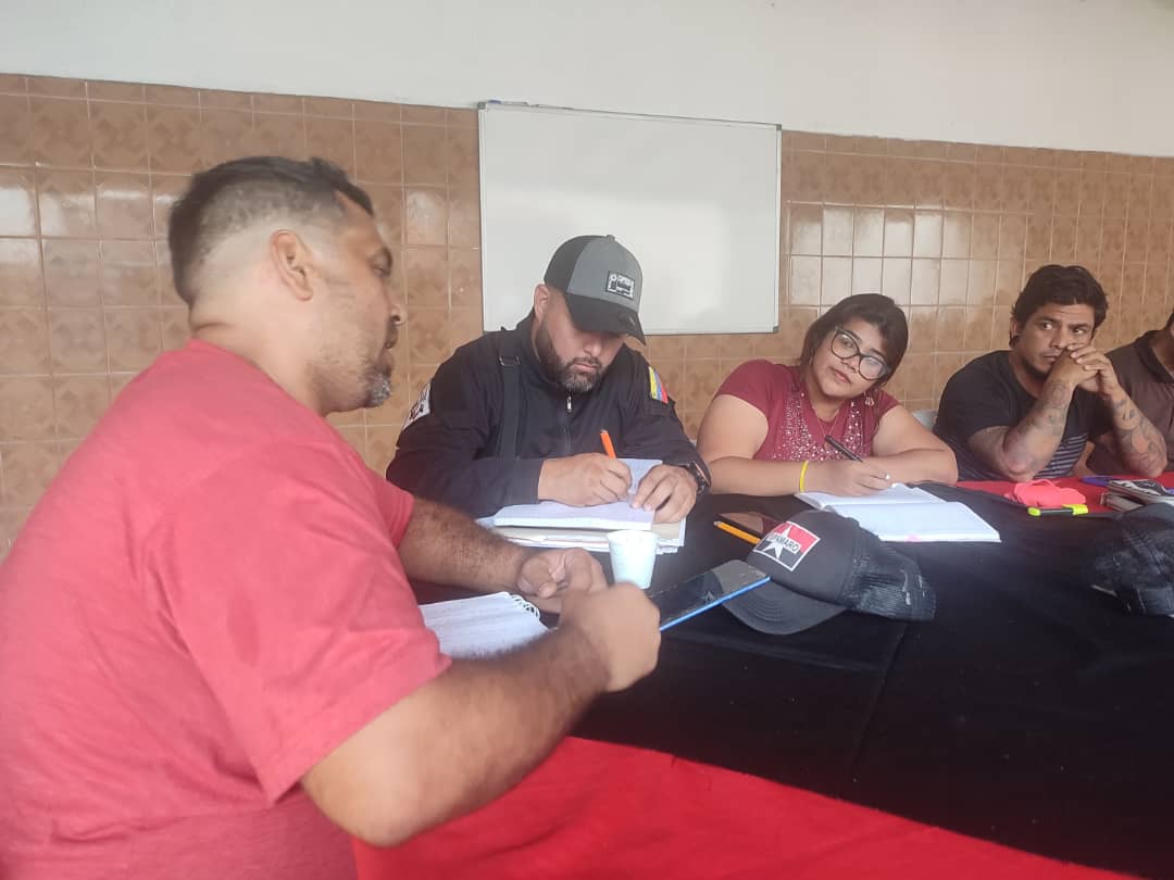 El Estádo mayor del <a href="/BloqLlanero_MRT/">BloqueLlaneroAmazonico_MRT</a>, sostiene excelente encuentro, con el fin de fortalecer e innovar el avance de la  #FormaciónYProduccion de cada uno de sus militantes y el Poder Popular en general, armadura para combatir la guerra económica #ConcienciaYEconomia
