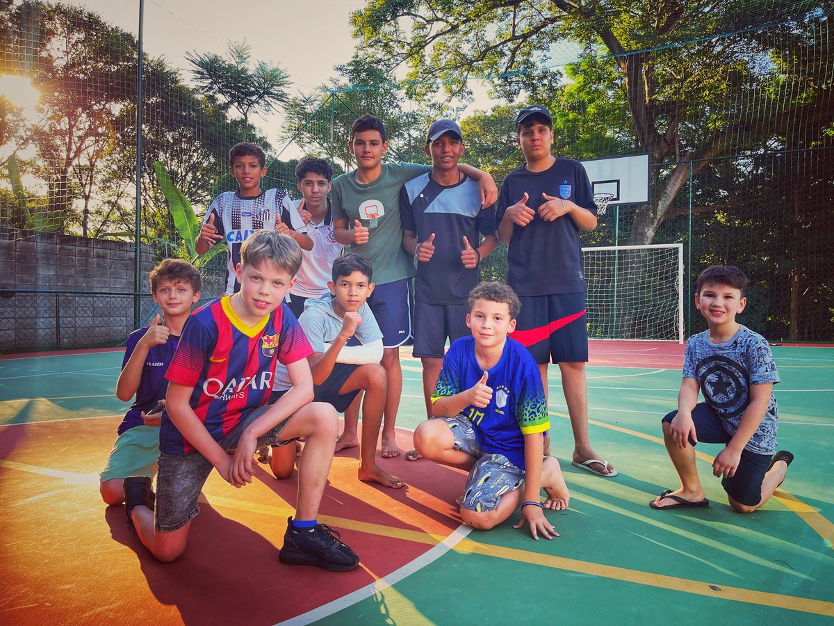 Football United’s ! Jack yesterday on a playgrounds in Brazil with his new friends 🇧🇷🇳🇱🫶🏻😁 #footballunites #kidsaroundtheworld  #Brasil #footballpassion