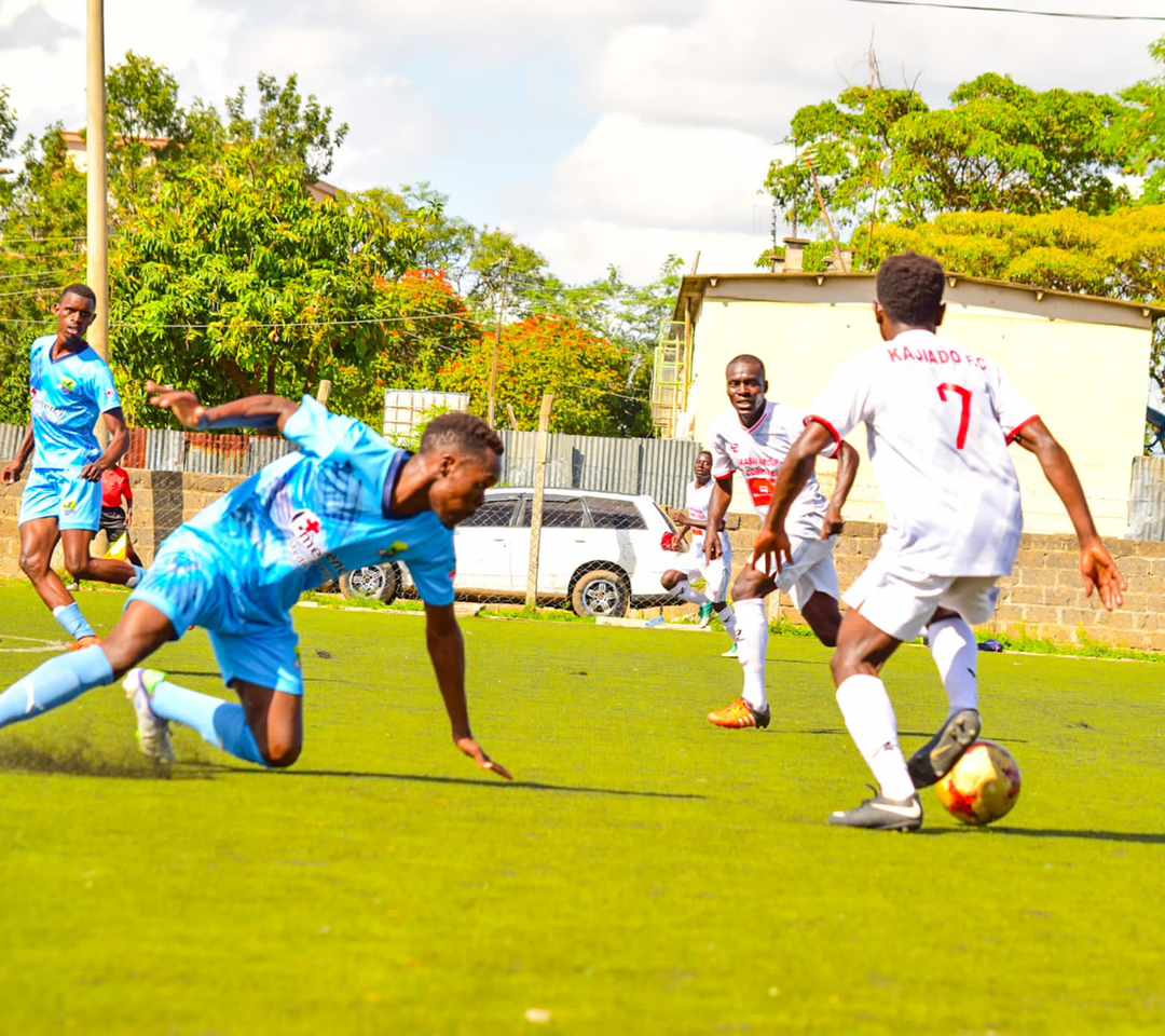 AlAhlyFC_034's tweet photo. Abdulrahman Bwanashukri a.k.a Mbosso. Kijana ambaye babu ya babu yake anatokea sehemu ya Bahia, Brazil. Anafanya wazee wapige Gully Creepa na hakuna ngoma. Ipo talent kijijini.
@BusRadioKajiado @FKF_NSL @KajiadoGov @Football_Kenya 
#TrustTheProcess 
#WeAreKajiado https://t.co/A7K3LSujhr
