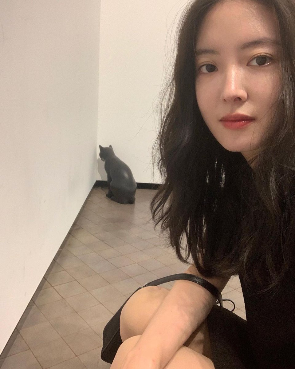 230Gallery's tweet photo. 230422 #이세영 #세영그램

🪽있는 분과 함께.
.
.
마우리치오 카텔란: WE 그리고 조선의 백자展
.
.
오늘 레슨은 예술이란 무엇인가 와 뭐 있었는데 모르겠다

https://t.co/B1igAgQ4rE
#LeeSeYoung https://t.co/h6KjU96jo3