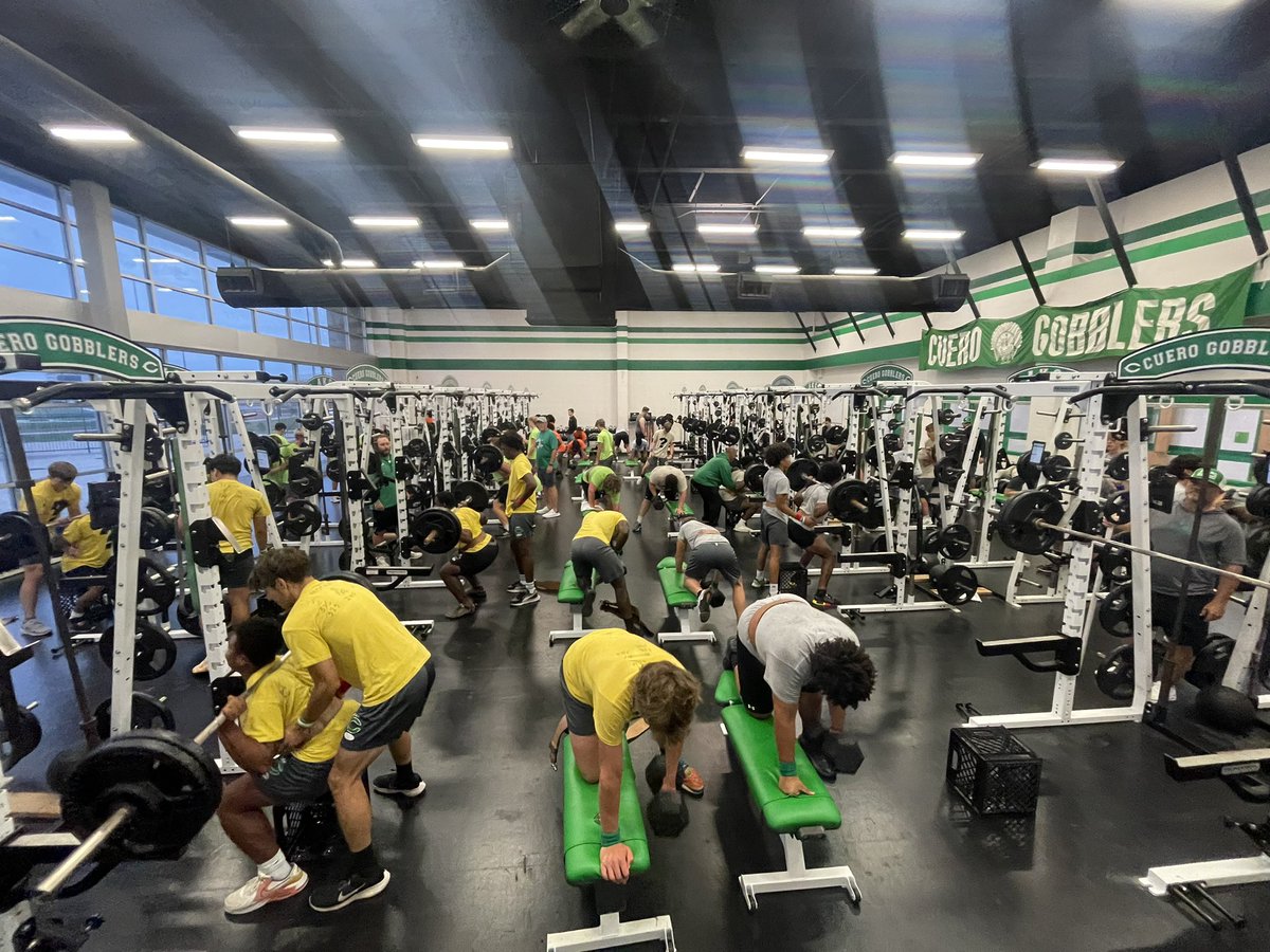 Monday Mindset!!!!  Throw up the iron. Morning is for the hunters!! Let’s go!!!  Great way to start the week!! #AKC #GMG #anotherstep #risehigher