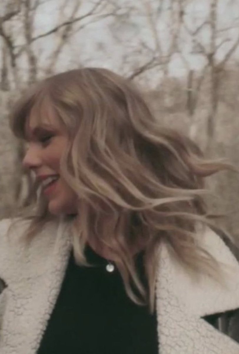 create a red carpet look based on Taylor Swift albums ✨