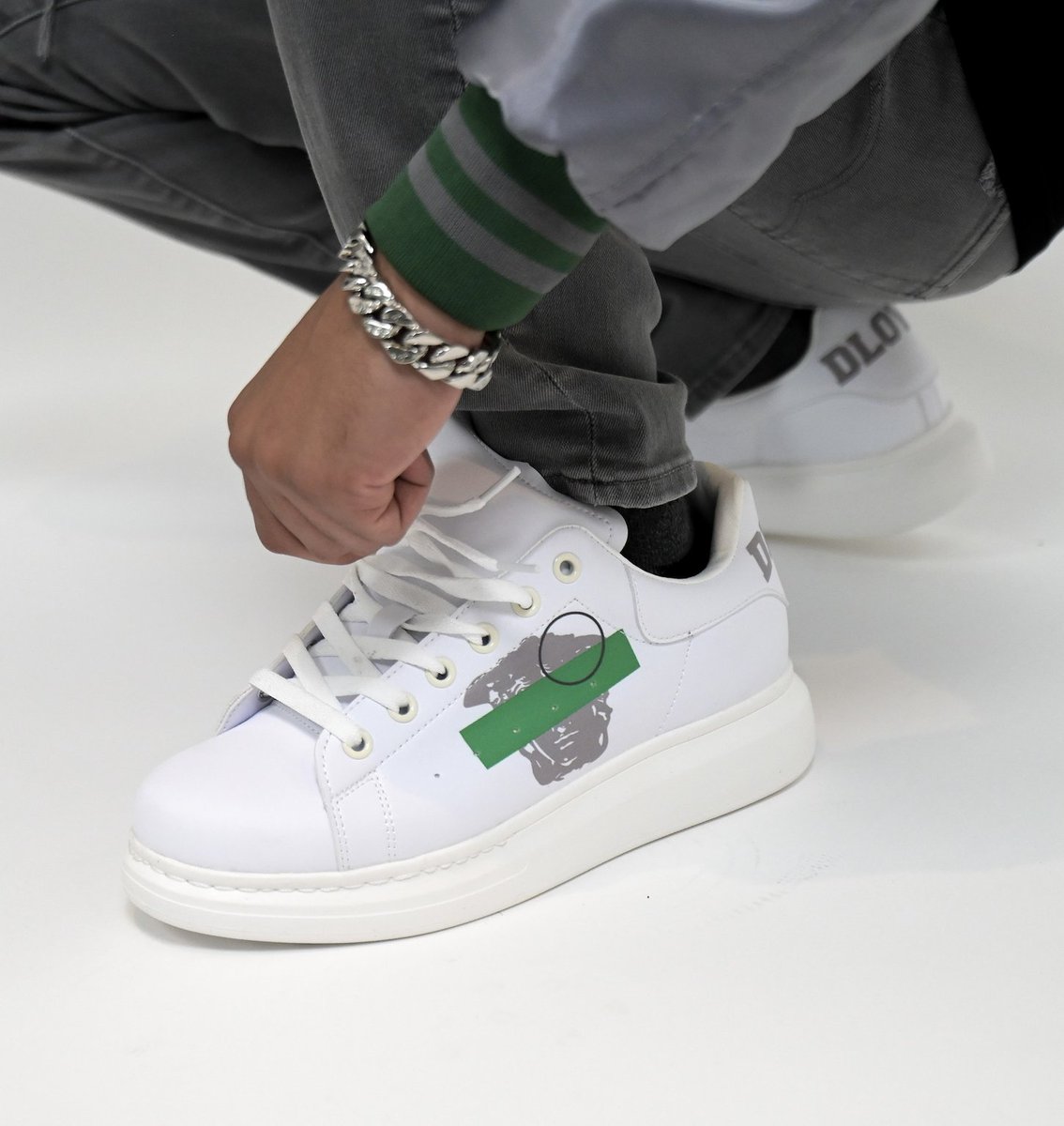 warminboxes's tweet photo. 📢 UGC CREATORS WANTED!!   Looking for UGC Creators that are interested in doing videos and / or images for a custom shoe brand 📷👟#ugccreatorneeded #ugcopportunity #ugccreatorwanted https://t.co/hjEaWc2D9H