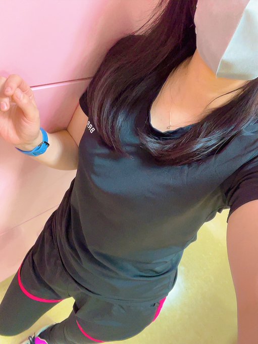 うっ、あっ、はぁぁ、んっんー  って、ジムで筋トレしてる男の人の声が 喘いでる声に聞こえちゃって集中できない（＞＜）  頭の中エッチな妄想でいっぱい♪  ＃妄想癖 ＃人妻 ＃M女 ＃露出狂 https://t