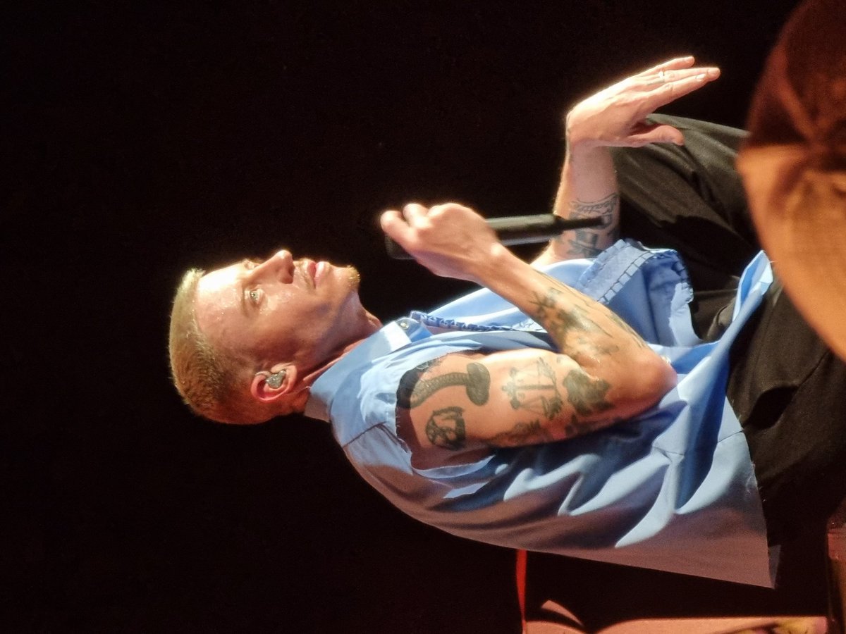 VyvyEspireLaure's tweet photo. A crazy concert for a crazy artist #zenithlavillette #Paris #bentour @macklemore https://t.co/hm8iFEWKyf