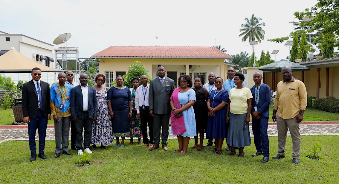 PNUDBurundi's tweet photo. Ce 24/4/2023, ouverture par Mathieu @Ciowela, RR #PNUD #Burundi d’une formation de renforcement des capacités des cadres burundais en montage de projets intégrant les changements climatiques pour obtenir leur financement. La formation est animée par @Usenghor et @un_burundi. https://t.co/d6kitKozXe