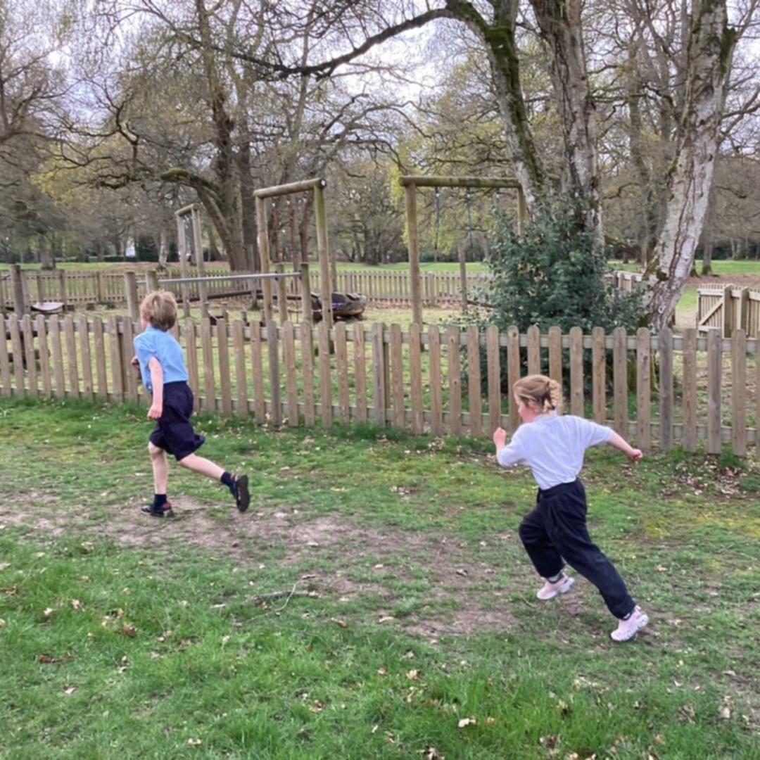 HorrisHill's tweet photo. Our Lower School children took part in the mile-long #MiniLondonMarathon around the school's beautiful grounds as part of a Guinness World Record challenge. The determination and encouragement was wonderful to see. #weruntogether #hampshireschools #berkshire #independentprep https://t.co/auXsTQWnPU