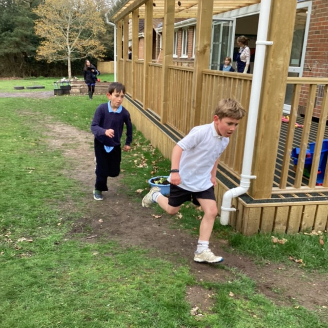 HorrisHill's tweet photo. Our Lower School children took part in the mile-long #MiniLondonMarathon around the school's beautiful grounds as part of a Guinness World Record challenge. The determination and encouragement was wonderful to see. #weruntogether #hampshireschools #berkshire #independentprep https://t.co/auXsTQWnPU