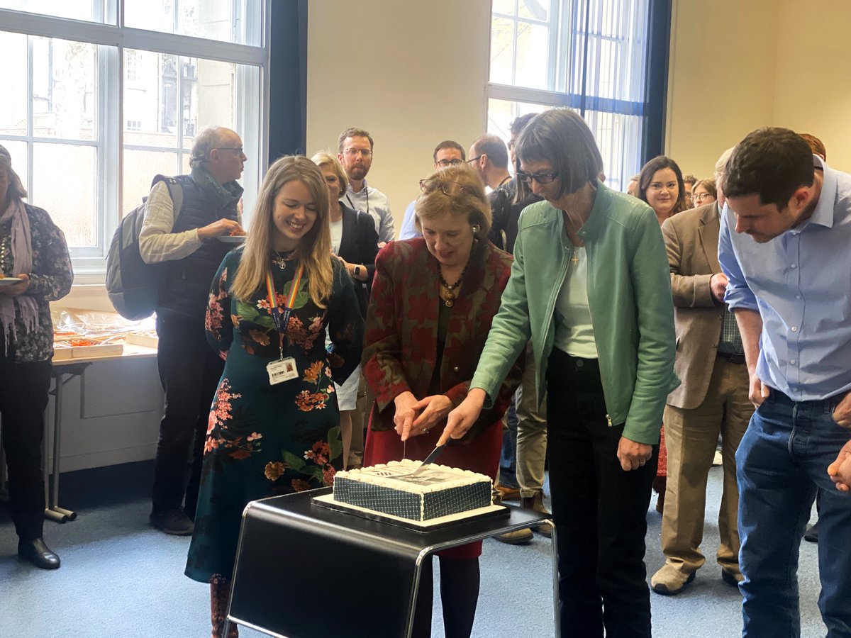 ImpMaterials's tweet photo. Our Centre for Cryo Microscopy launch just got even better with the addition of a cake! 🎂 🤩
Thank you to @ShellyStem #CryoMicroscopy #Microscopy #cryo #CryoEM https://t.co/EIDu0Zs37P