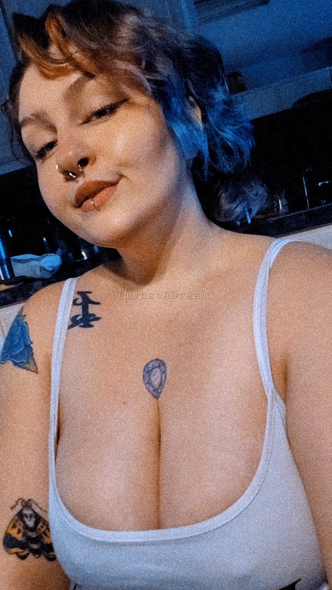 ImJustADream_'s tweet photo. This is currently my favorite selfie so.. sorry not sorry 🤣
For real though~ I hope you had a good weekend 😘
#nsfw #nsfwtwt #ofmodel #thick #thickums #bbw #bigbeautifulwoman #belly #tummy #softwoman #lgbt #lgbtnsfw #linkinbio https://t.co/kh55JV9Xgx