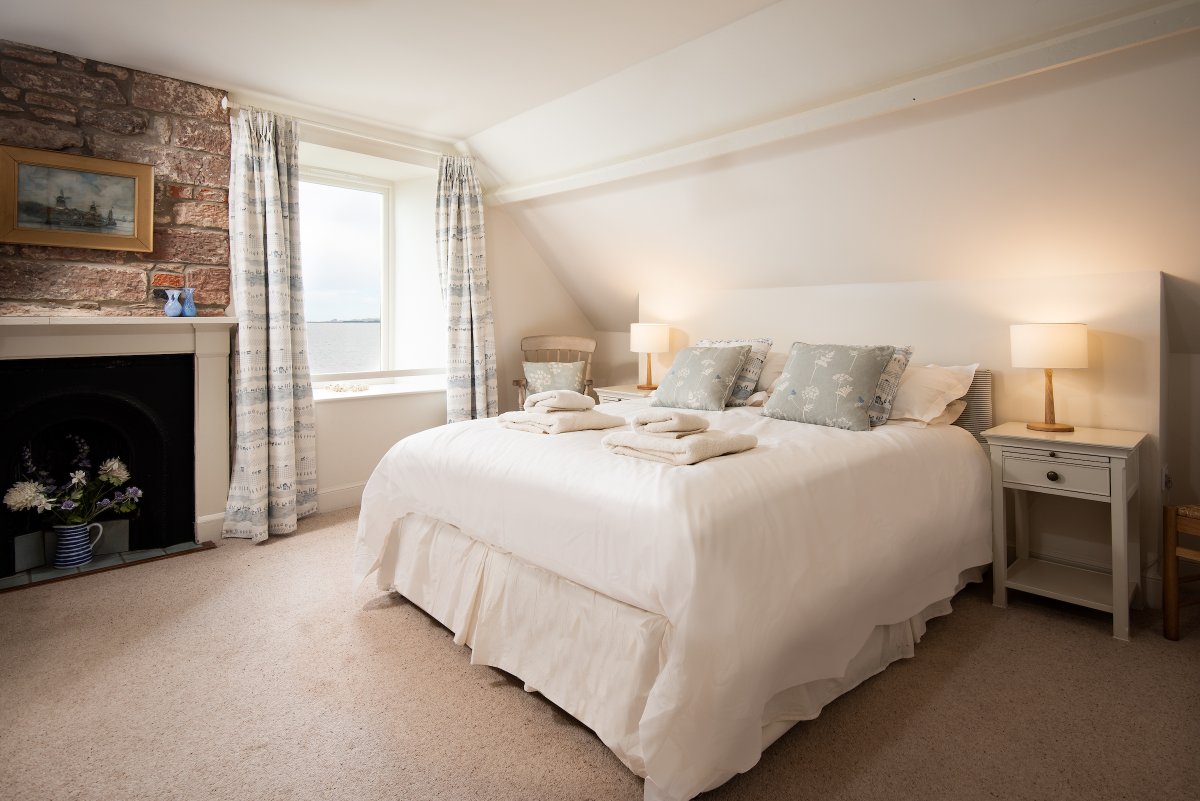 aroundaboutbrit's tweet photo. The Mill House offers quiet, 5 Star Gold accommodation in Berwick-upon-Tweed. The property overlooks Lindisfarne National Nature Reserve, ideal for wildlife lovers.
https://t.co/LOe5aabUs0
#Holiday #Scenic #AccessibleAccommodation #NatureReserve #BerwickUponTweed #Northumberland https://t.co/uMLrqxHyTK