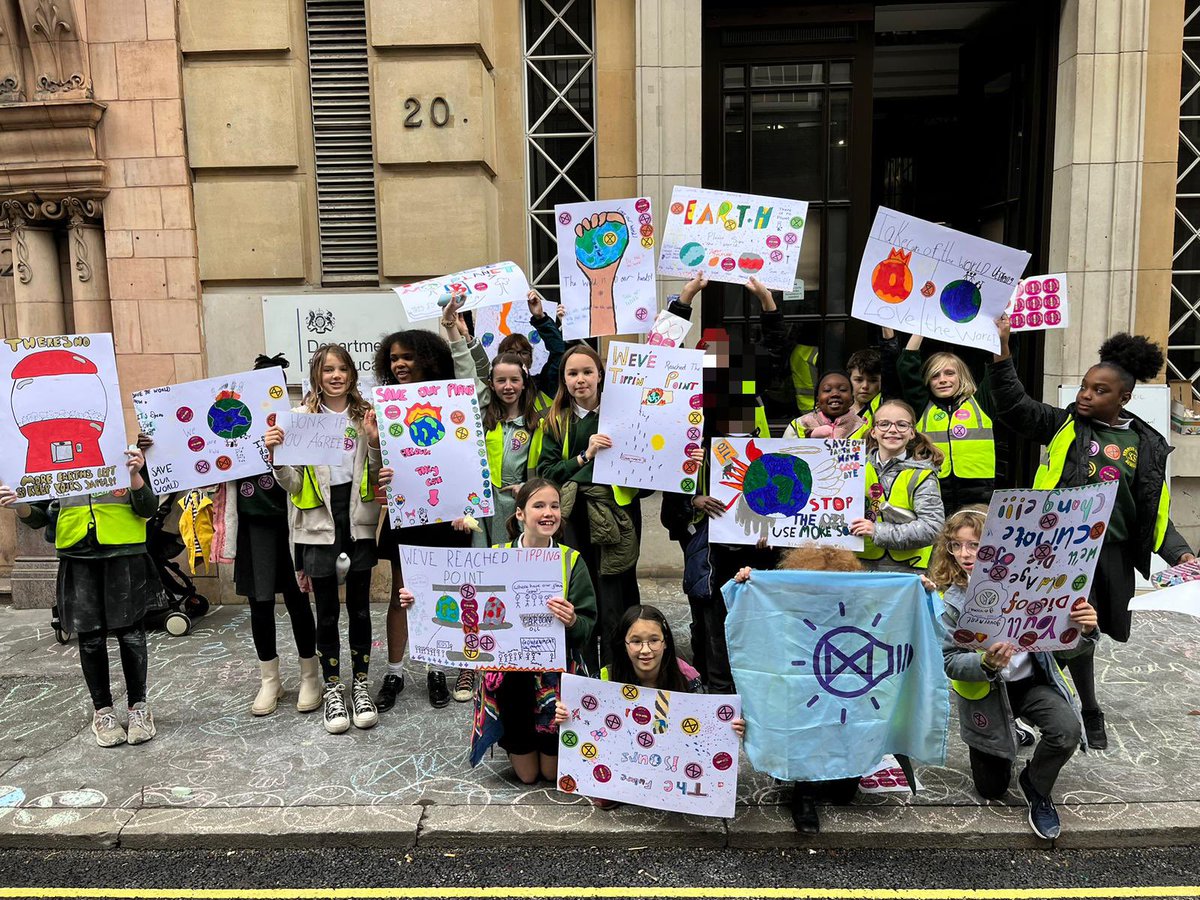 StroudGreenSch's tweet photo. Proud to be a part of #TheBigOne for #EarthDay with Harris Westminster Sixth Form this morning! #climatecrisis https://t.co/krVRSnY34y