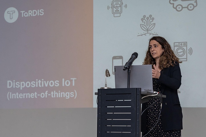 TARDIS_eu's tweet photo. 🥁 TaRDIS project presented to the #Portuguese #government delegation that visited the NOVA School of Science and Technology under the #Portuguese #government initiative “Governo+Próximo”.

Read: https://t.co/ztK6HuJz4l

#swarmcomputing #decentralisedcomputing @EU_CloudEdgeIoT https://t.co/Cj2PNlJ4CD