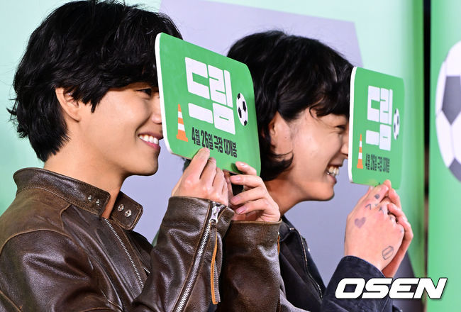kiss_seven7's tweet photo. — El día de hoy #TAEHYUNG &amp; #JUNGKOOK asistieron juntos a la VIP Premiere de la película "Dream"

• Hilo con más fotos y videos [↓] https://t.co/dzJYoSmHio