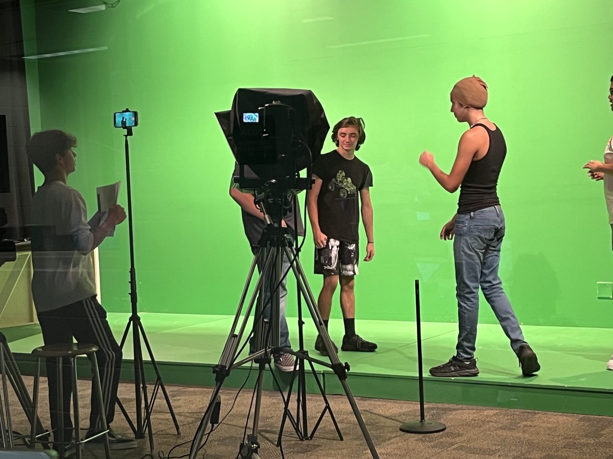 PRHS_Tech's tweet image. Today, students are filming and editing the final touches of their Movie Trailer Project. 🍿 🎥 One student dressed in “costume” as Dom from Fast and Furious. The head wrap is to give the bald 👩‍🦲 effect. 😄