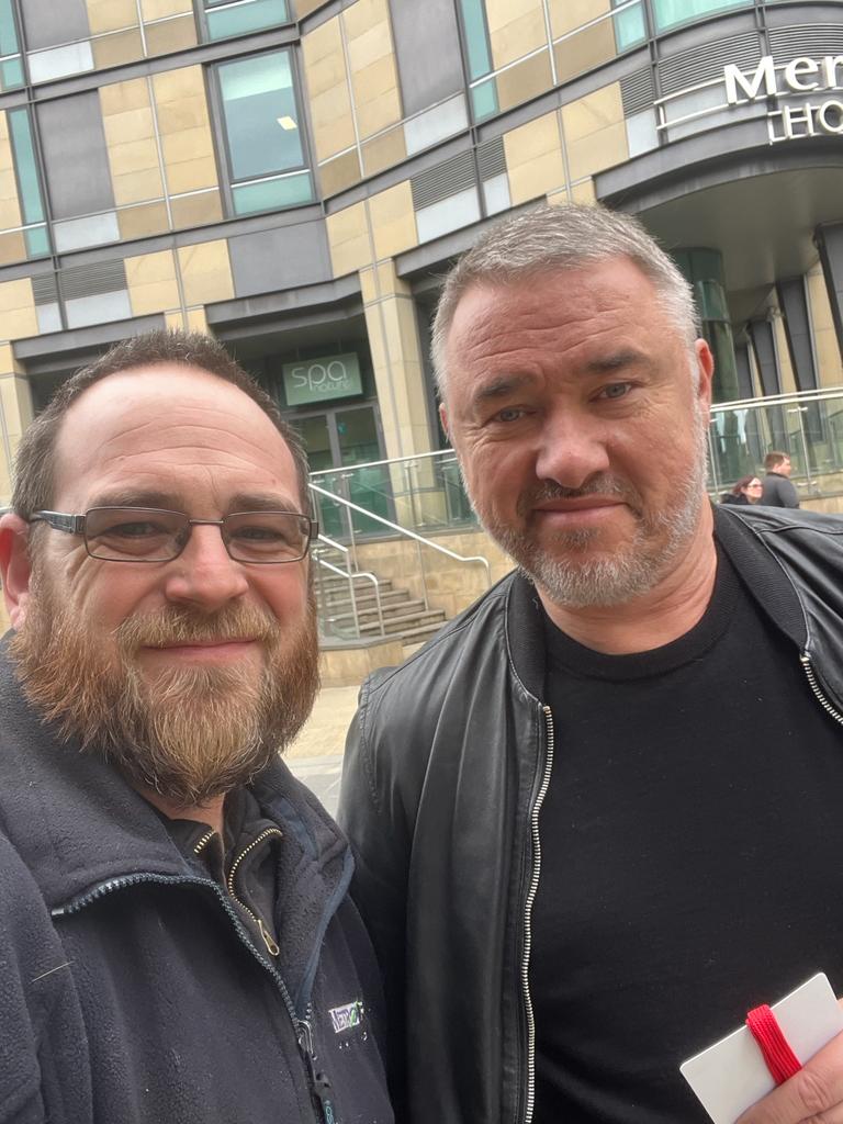 Our Team Leader, Stephen, is out working across Sheffield today and has had the pleasure of meeting the 7 times World Snooker Champion, Stephen Gordon Hendry MBE <a href="/SHendry775/">stephen hendry</a> <a href="/Barber1Stephen/">stephen barber</a> 
.
Happy Monday! 👏🏼