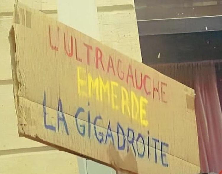 L'#UltraGauche emmerde la #GigaDroite 😘🖤🏴✊🔥🐈‍⬛

#ReformedesRetraites #CasseroladeGenerale #darmanindemission #MacronChallenge #IntervillesMacron #casseroles20h