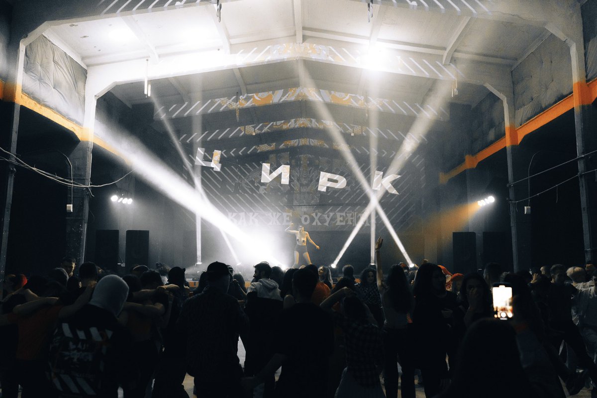 Good afternoon, dear friends. I also sometimes shoot events, here are a couple of photos, I got a lot of pleasant emotions from this evening
#nftcollectors #photographer
