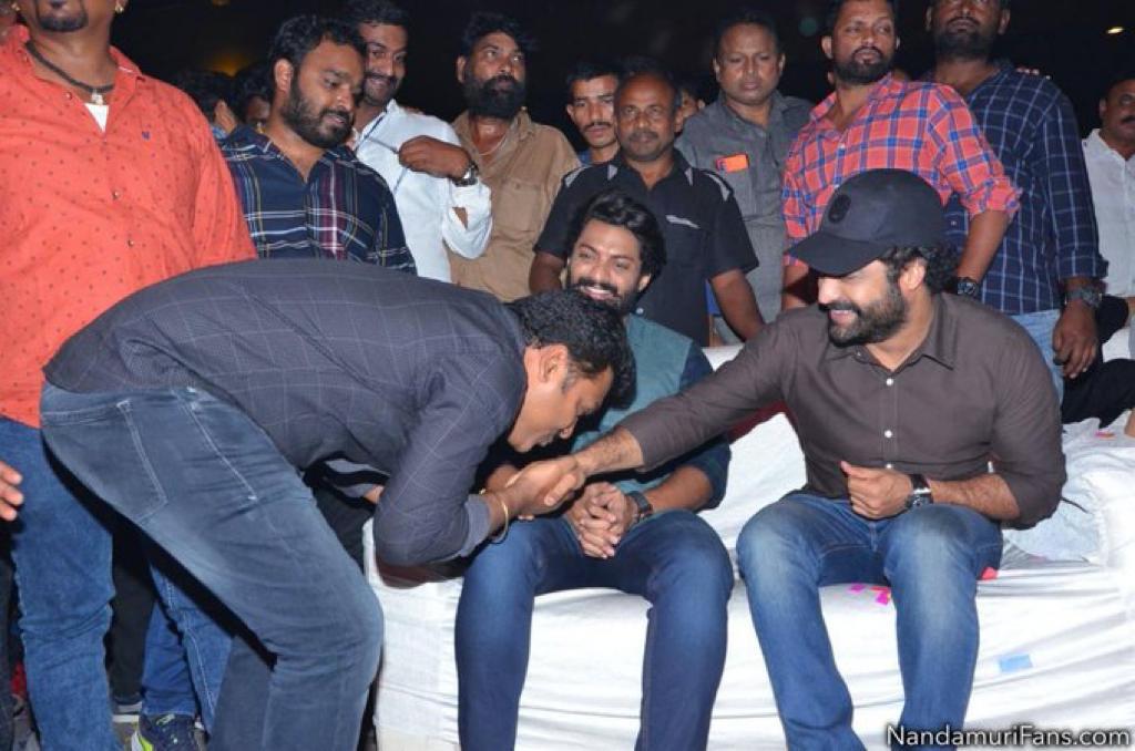 ChittoorNTRFans's tweet photo. Mass Welcome @TrendsNTR 🔥 https://t.co/15weQjqts6