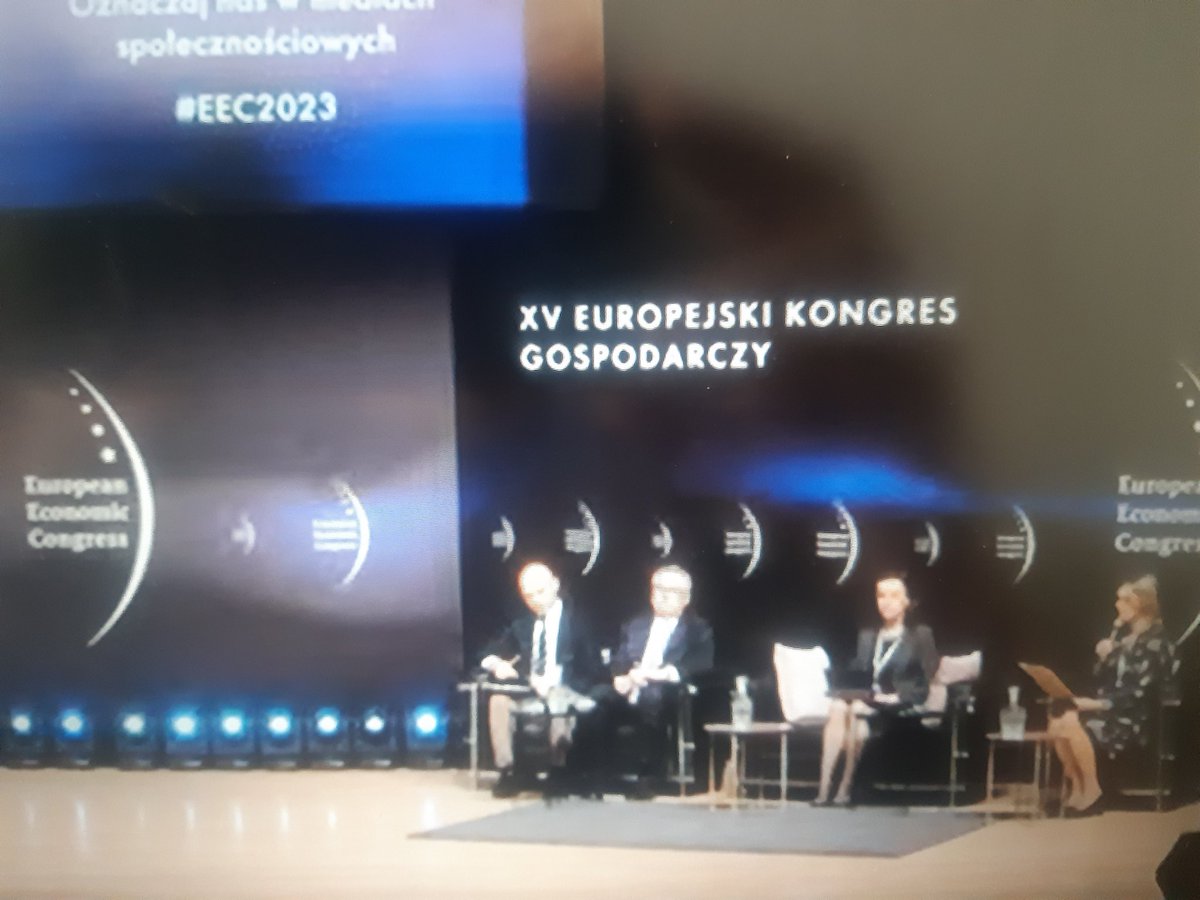 piotob's tweet photo. #EEC2023 rozpoczęte. Sesja w kierunku zielonej gospodarki. https://t.co/UHcKTkorfd