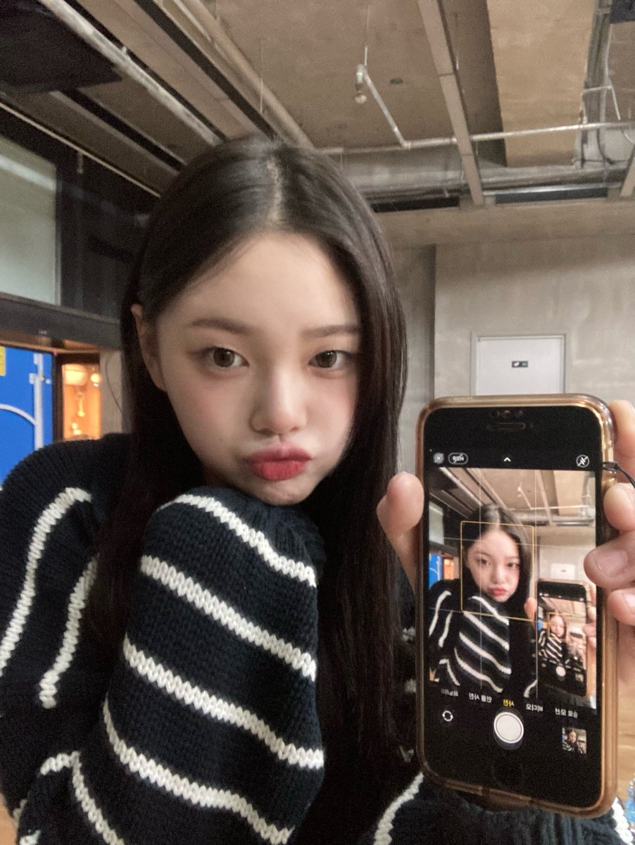 member_classy's tweet photo. [#보은] 

MZ보은😎
( 마지막 저 포즈 쫌 기발한거가타..😋) 

#CLASSy #클라씨
#BOEUN https://t.co/FzpquE9YDN