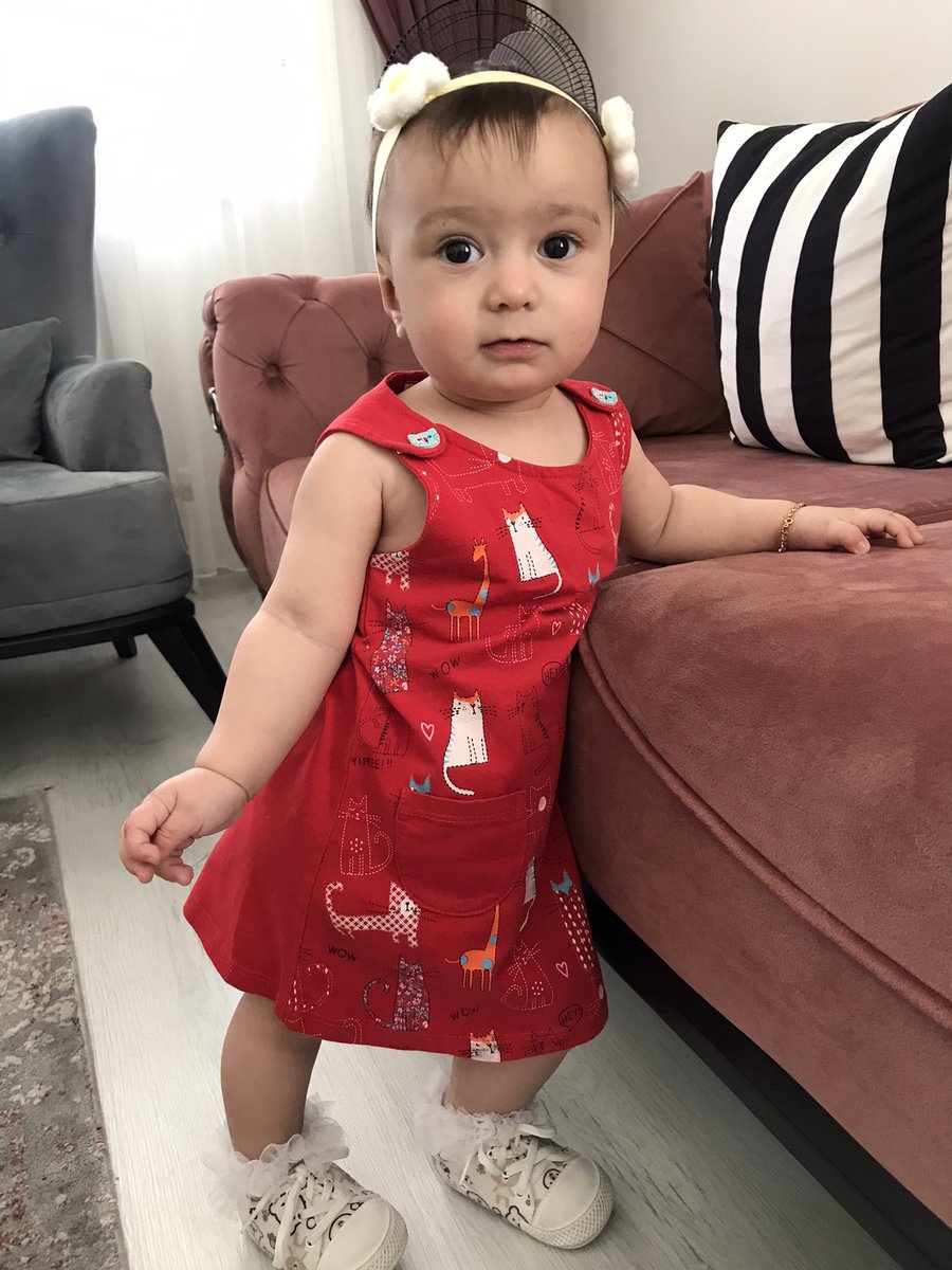 sedaaseraap's tweet photo. Şartlar ne olursa olsun burdayım, yanında. Hayat seni incittiğinde saçlarını okşamak için. Mutlu olduğunda sevincini paylaşman için. Yürüdüğün yollarda, takıldığın her taşı kaldırmak için. Sakın korkma güzel kızım ben hep burdayım. #Zeynepsahram🌸 https://t.co/BPaXokzUWG