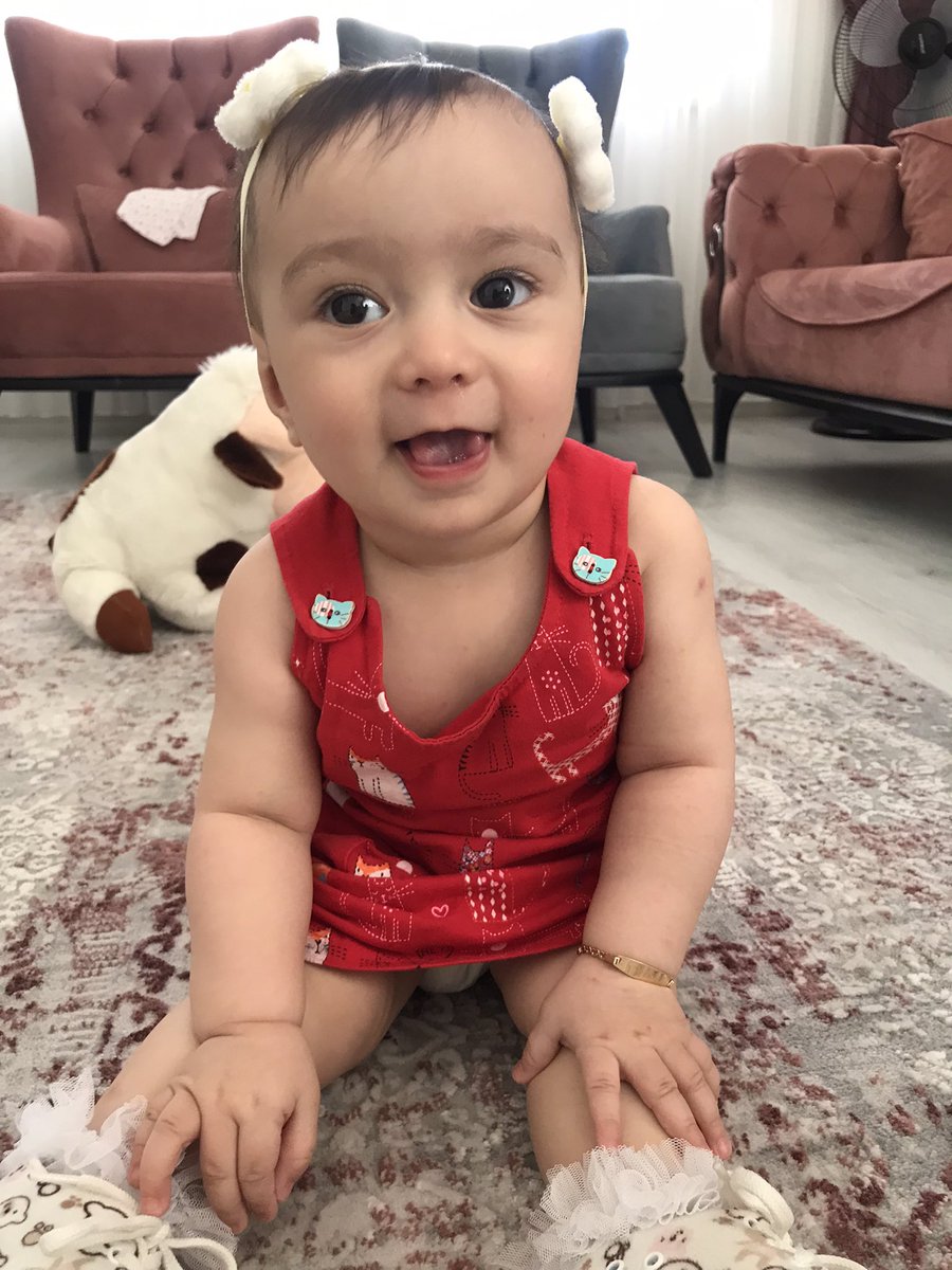 sedaaseraap's tweet photo. Şartlar ne olursa olsun burdayım, yanında. Hayat seni incittiğinde saçlarını okşamak için. Mutlu olduğunda sevincini paylaşman için. Yürüdüğün yollarda, takıldığın her taşı kaldırmak için. Sakın korkma güzel kızım ben hep burdayım. #Zeynepsahram🌸 https://t.co/BPaXokzUWG