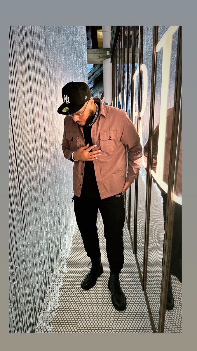 SeanNorris_'s tweet photo. I HOLD THE CONTROL LIKE THE GAMERS 🎮👑 https://t.co/WT7aA8G5uU