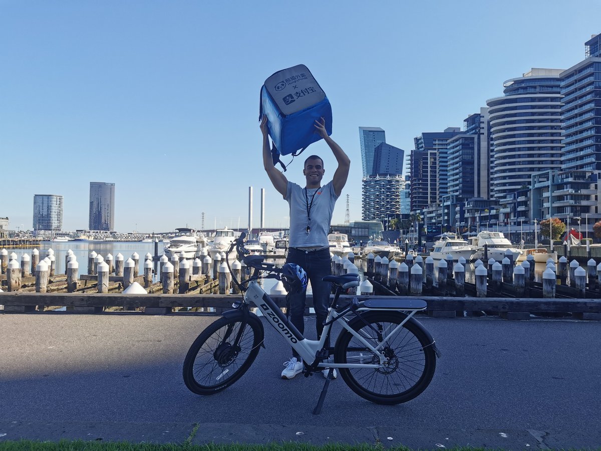 No sabéis que competencia hay en Melbourne 🇦🇺 para alquilar una bici de delivery

Cada día liberan 5 plazas para que despues de 15 días vayas a por ella 🤯

Yo me enteré de esto el viernes por la tarde y lo mejor de todo... ¡Ya he conseguido una! (Con mochila y casco gratis) 

1/
