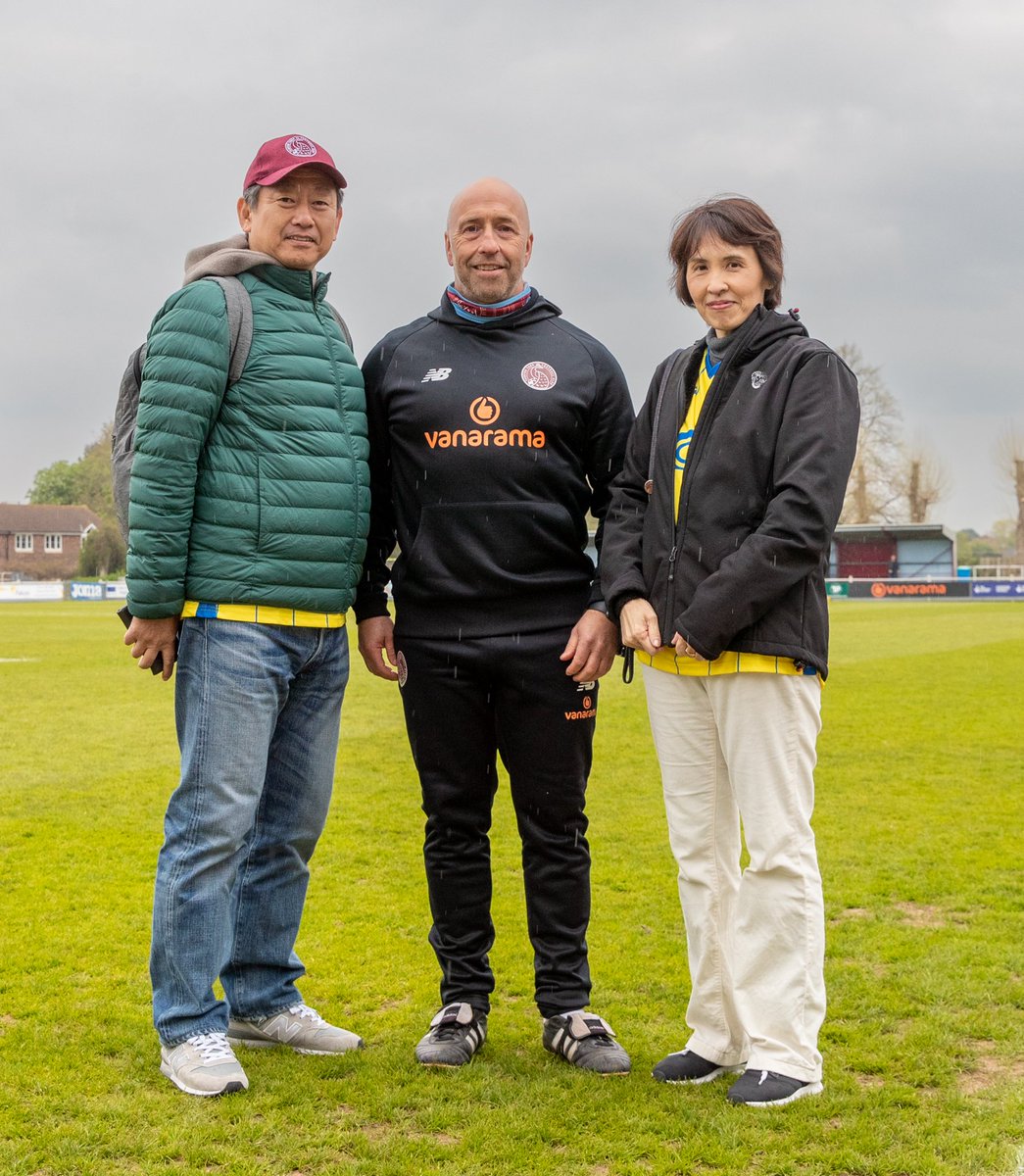 TauntonTownFC's tweet photo. OUR VISITORS FROM JAPAN 🇯🇵 

Saturday’s win was extra special as we welcomed Yoshihiko and Hiromi Kukida who made the trip from Japan to come and watch the Peacocks!

We hope you enjoyed your stay in England and have a safe journey! 

#UpThePeacocks 

📸 @gould_debbie https://t.co/RwZW5hkaHb