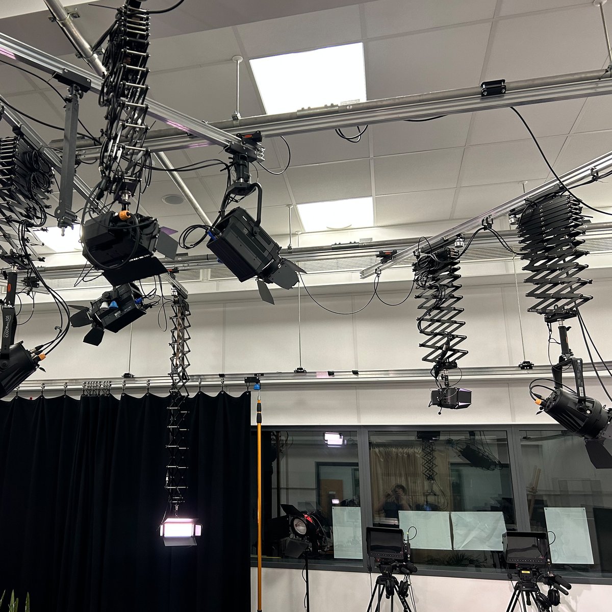 EnlightenedLx's tweet photo. Lights. Camera. Action!
We recently were at @LutonSixthForm, to update its TV studio lighting to LED. New fixtures included @ChauvetPro onAir IP Panel Minis, Ovation Fresnels and COLORado Pars.
#enlx #chauvetpro #tvstudio #tvtech #broadcastingtech #proav #mediastudies https://t.co/Np4Kt9t8WA