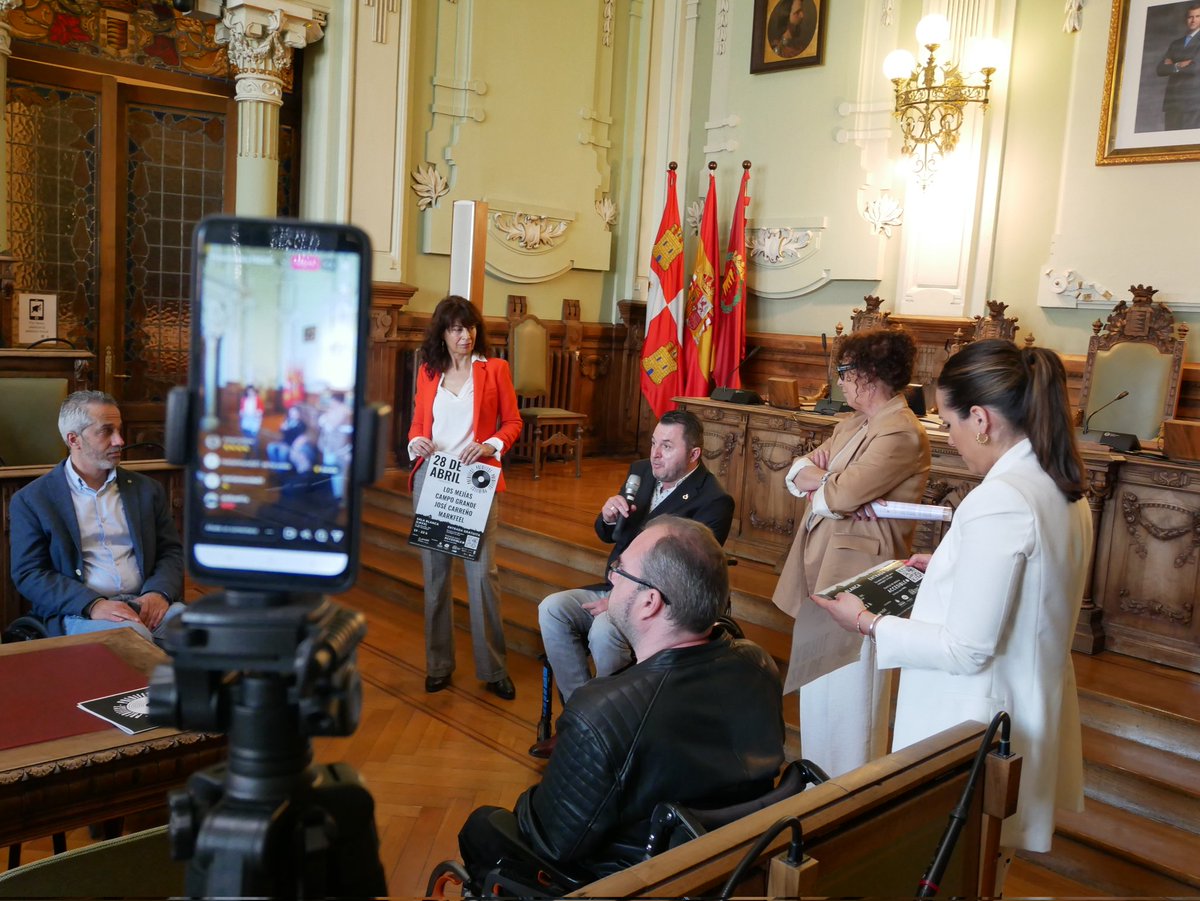 IMPULSA_CyL's tweet photo. Presentamos el #PREDIFEST en el @AyuntamientoVLL con @FSardon69, presidente de @PredifCyL, Ana Redondo, concejala de @infoVLL, y @RRViosca, concejala de Servicios Sociales 👥

Descubre más ➡ https://t.co/21ALxmrmi8 https://t.co/FWk2m7vud2