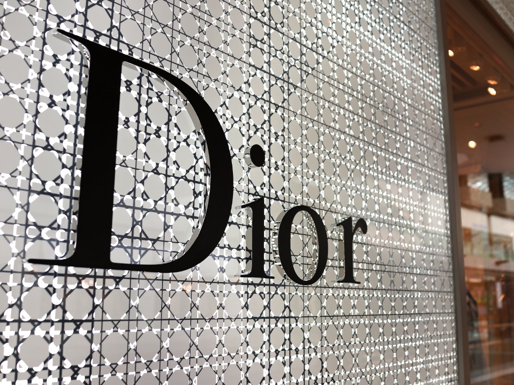 Since 1946 Dior has been one of the most well-known and well-respected clothing and fashion brands in the world. Their secret: luxury craftsmanship. 

webcontentdevelopment.com

#creativeagency #branding #graphicdesign #marketing #design
