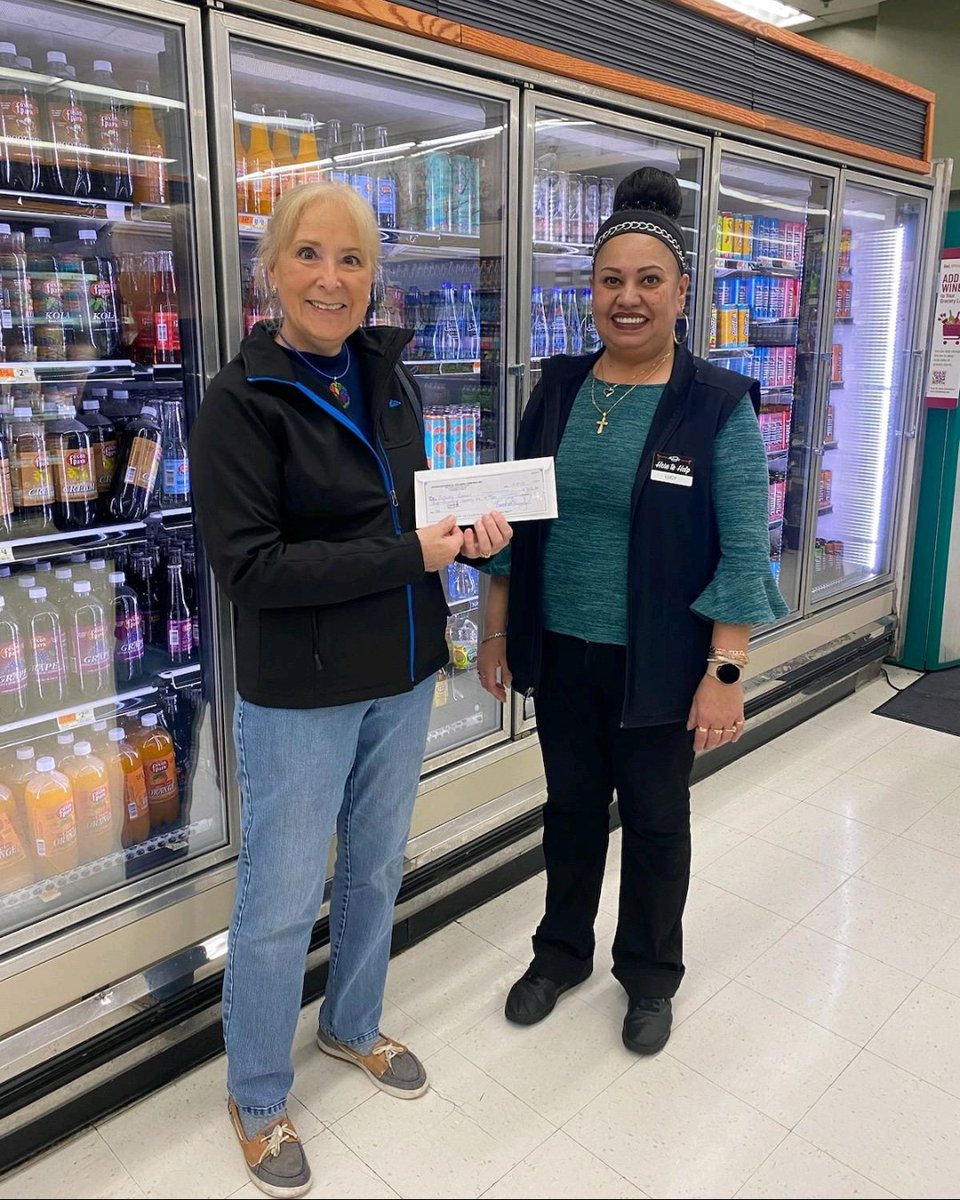 AdamsMarkets's tweet photo. Thank you so much to all of our #Generous customers and teammates in #DeepRiverCT who helped raise over $800 for the #DeepRiverLandTrust and over $3000 for #MealsOnWheels.
#HometownProud
#ThatHometownFeeling https://t.co/KpWCc9grvq