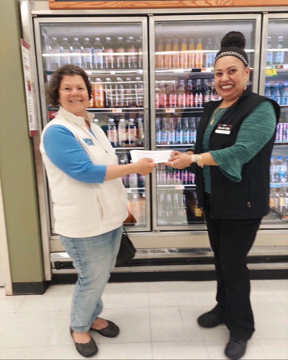 AdamsMarkets's tweet photo. Thank you so much to all of our #Generous customers and teammates in #DeepRiverCT who helped raise over $800 for the #DeepRiverLandTrust and over $3000 for #MealsOnWheels.
#HometownProud
#ThatHometownFeeling https://t.co/KpWCc9grvq
