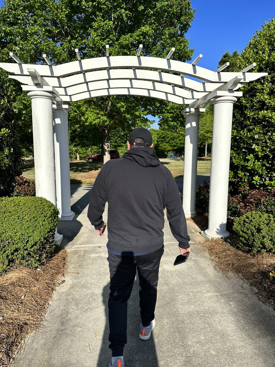 ladybriseno's tweet photo. Asset protection keeping me safe on my morning walk. #kidding #hesinops #atthusband #realhusband #lifeatatt #morningwalks #buffhubs https://t.co/WQWmmbXabb