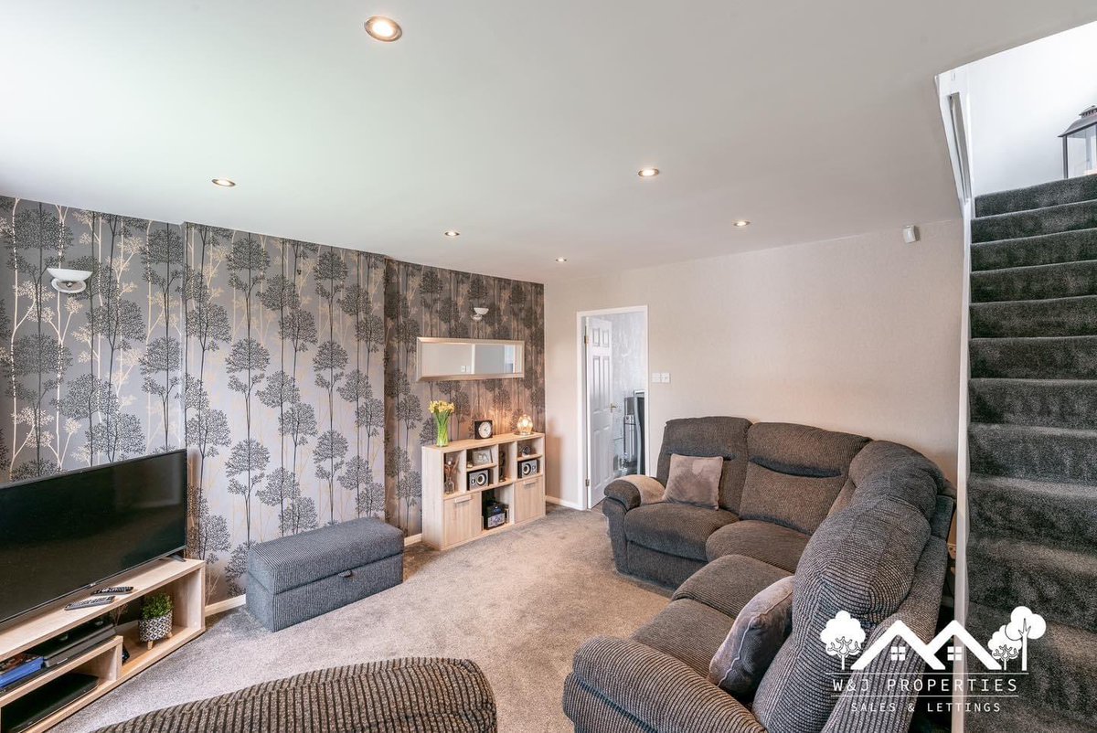 WJ_Properties's tweet photo. W&amp;J Properties is pleased to share with you its latest sneak preview! 🏡

#SneakPreview #Ewood #3Bedroom #Detached #FrontGarden #RearGarden #Conservatory #Garage 🤩 https://t.co/0eZ7AFsqnv