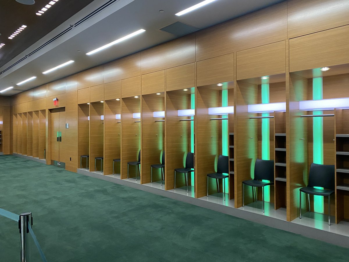 WMTVScience's tweet image. Field trip at @nyjets Sports Business Day. Thank you Mrs. Klosz for allowing TV Science to join the business classes on this trip!