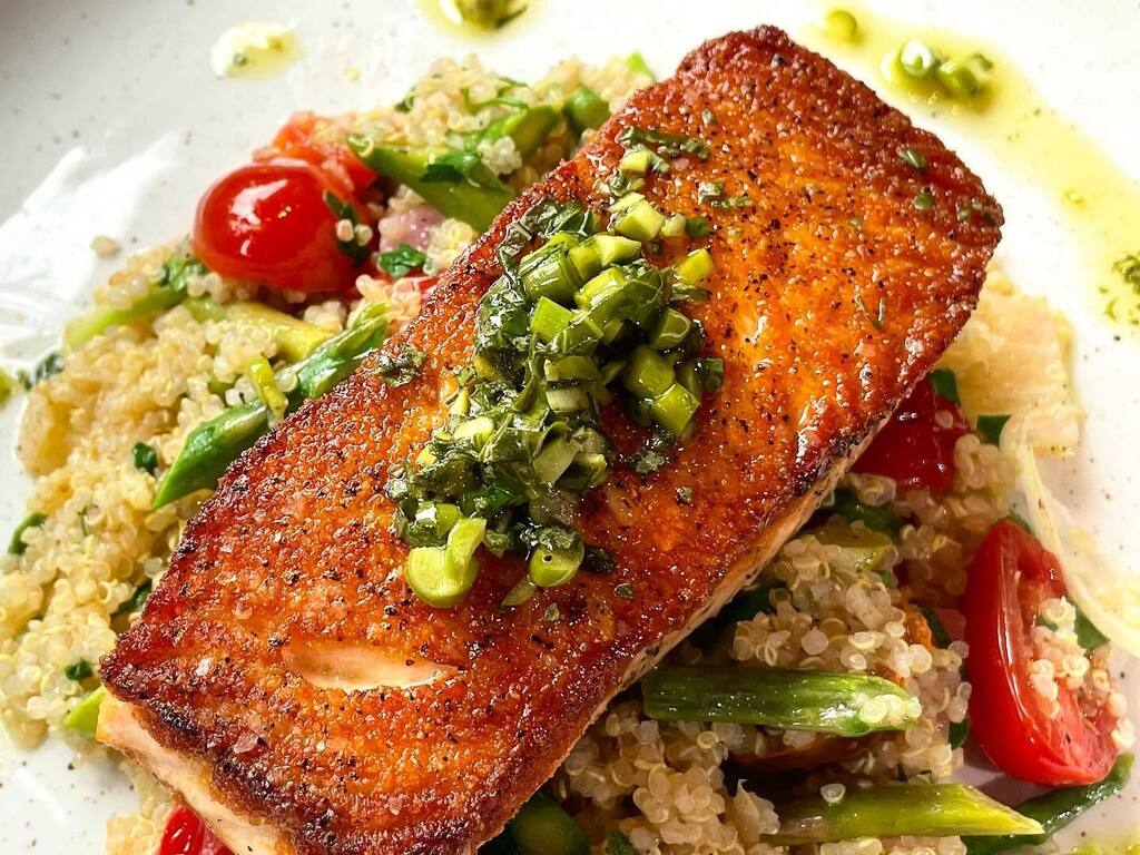 Gorgeous Seared Salmon with Quinoa, Asparagus, Tomatoes, and Chunky Salsa Verde from the new Spring Menu @altastradawellesley
Chef <a href="/frank_segura/">Frank Segura</a> nailed the dish…texture, taste, presentation, all #delicious!!
#springmenu #italianfood