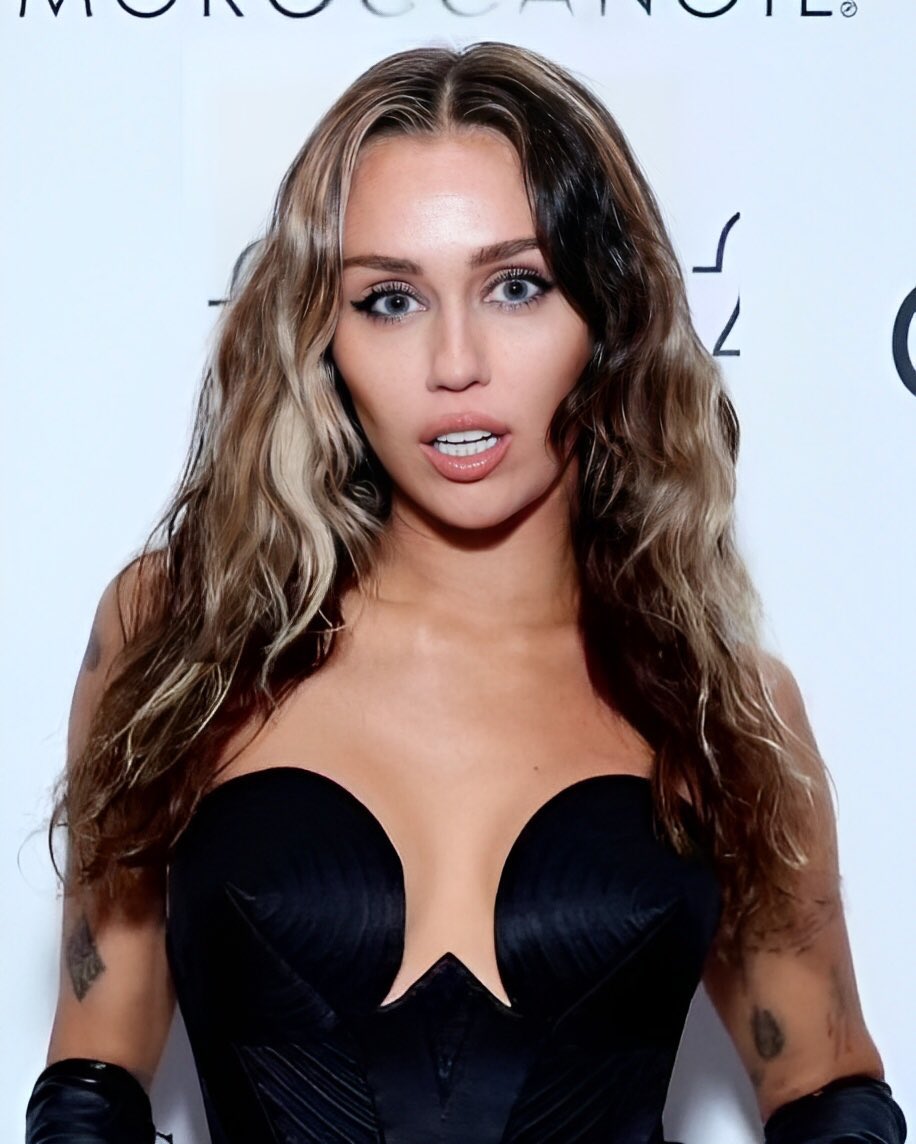 Miley Edition tweet media